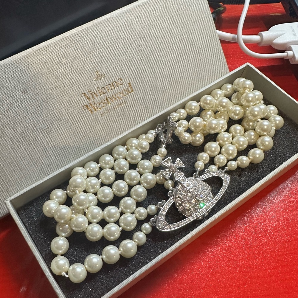 Vivienne Westwood 3 Tier Pearl necklace